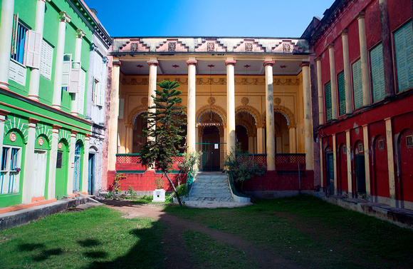 5. A rambling mansion in Chinsurah dating back to 1763 during the Dutch rule